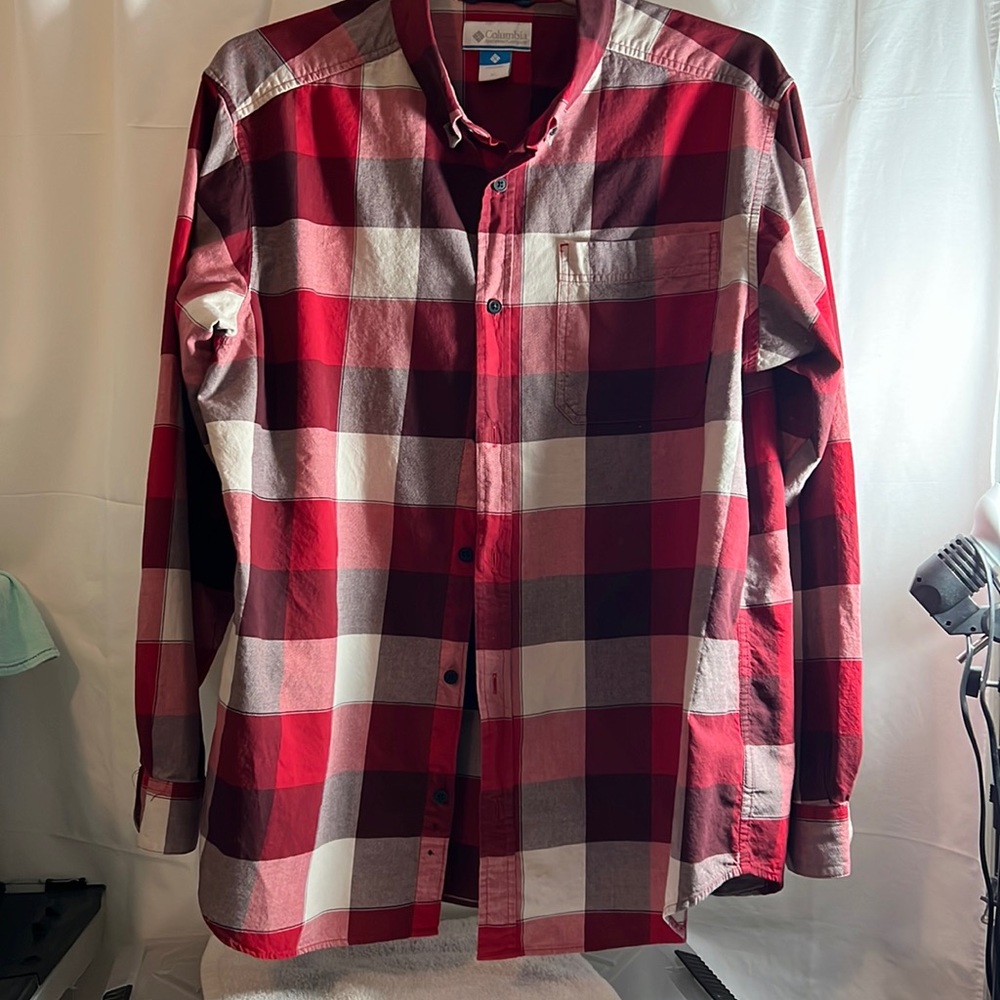 Columbia men’s plaid top.